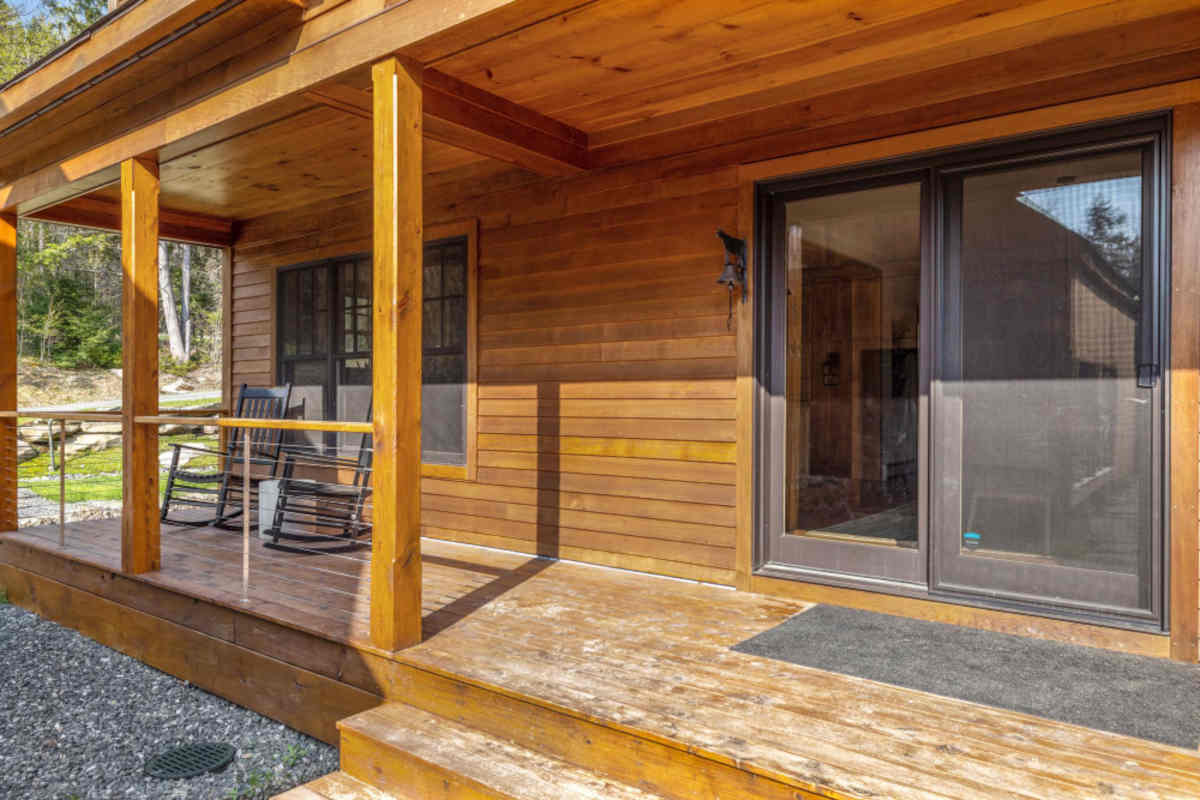 Transformer une extension bois en bureau de télétravail parfait