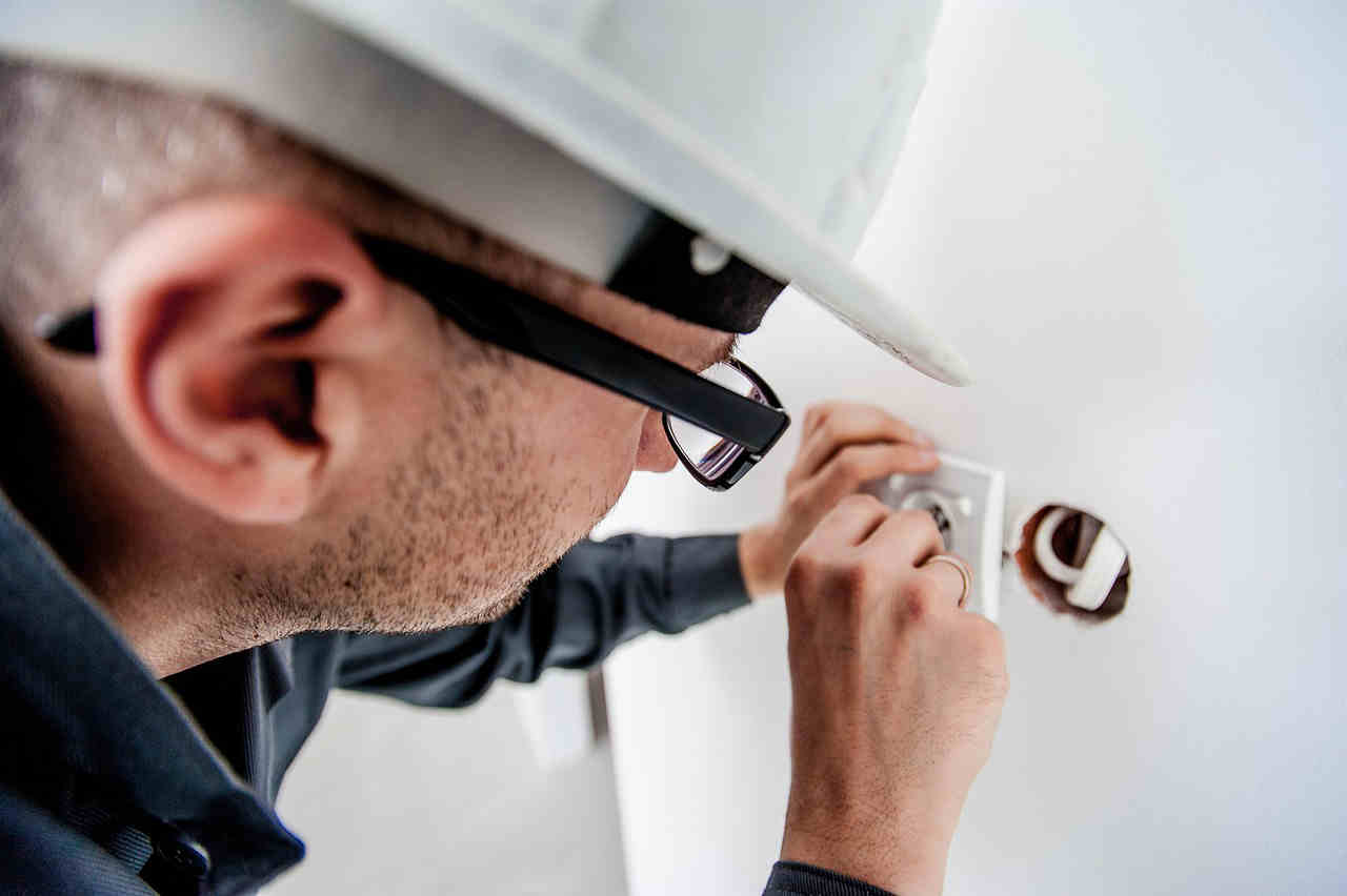 Électricité dans une maison ancienne : comprendre, sécuriser et rénover